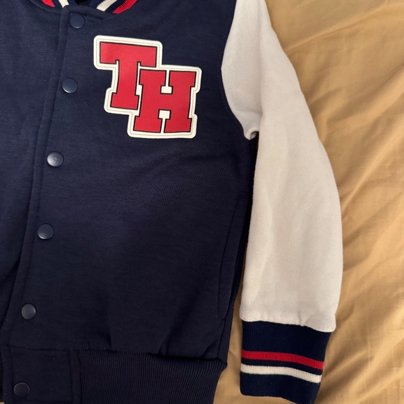 blue jacket kid size 5-6 years old with white sleeve and pocket - Picture 5 of 8